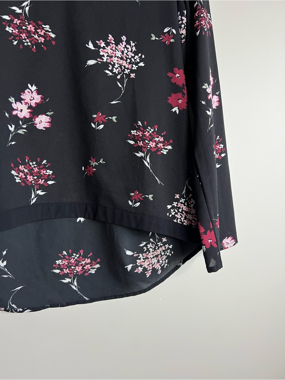 Black Tape Black Floral V-Neck Blouse Medium Long Sleeve Sheer Career Top - Picture 2 of 8